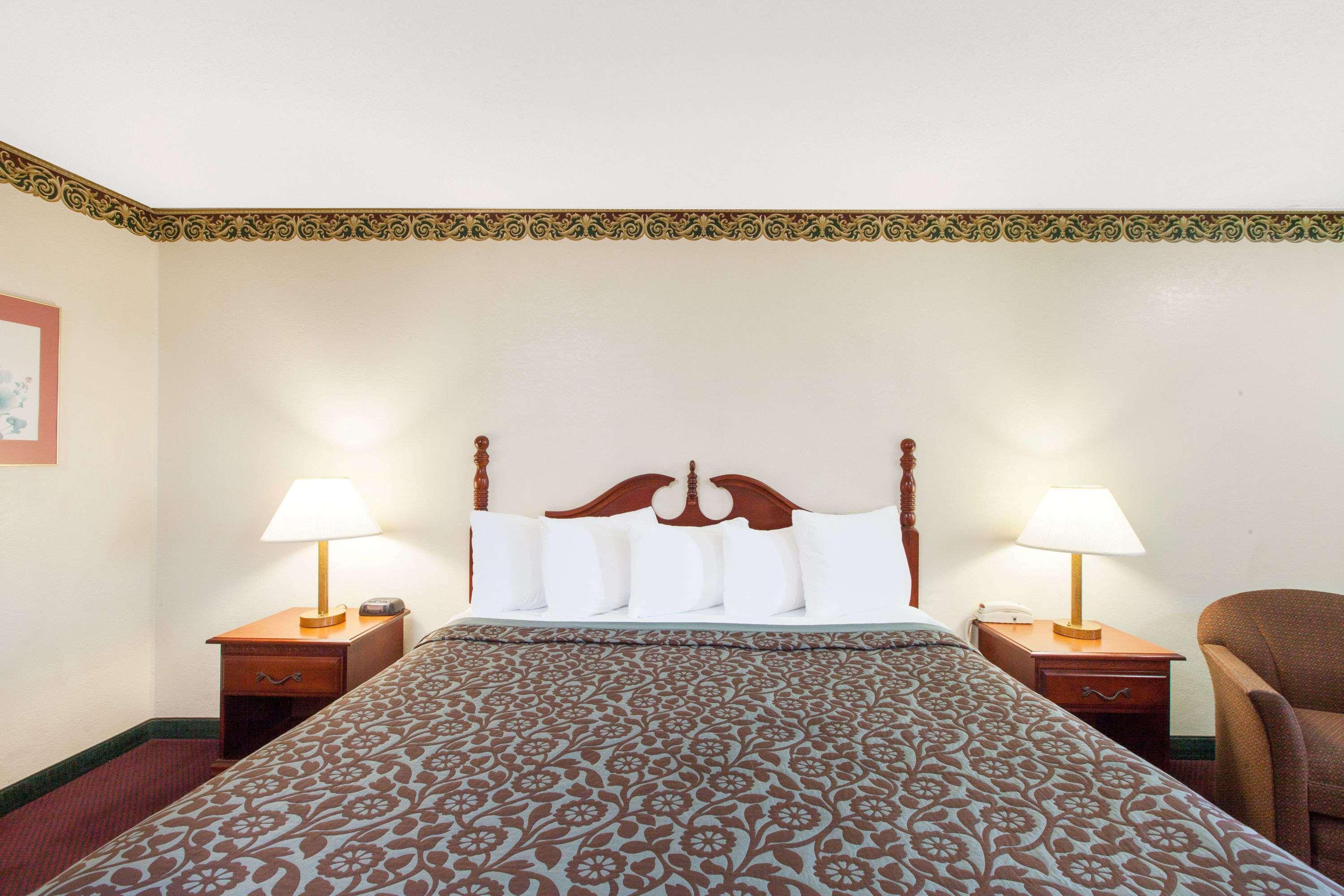 Days Inn By Wyndham Erick Esterno foto