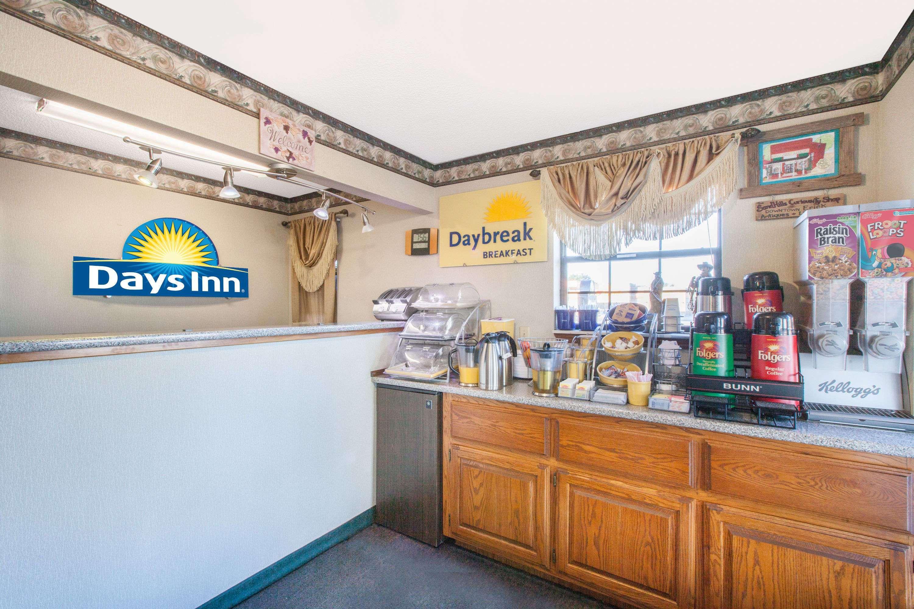 Days Inn By Wyndham Erick Esterno foto