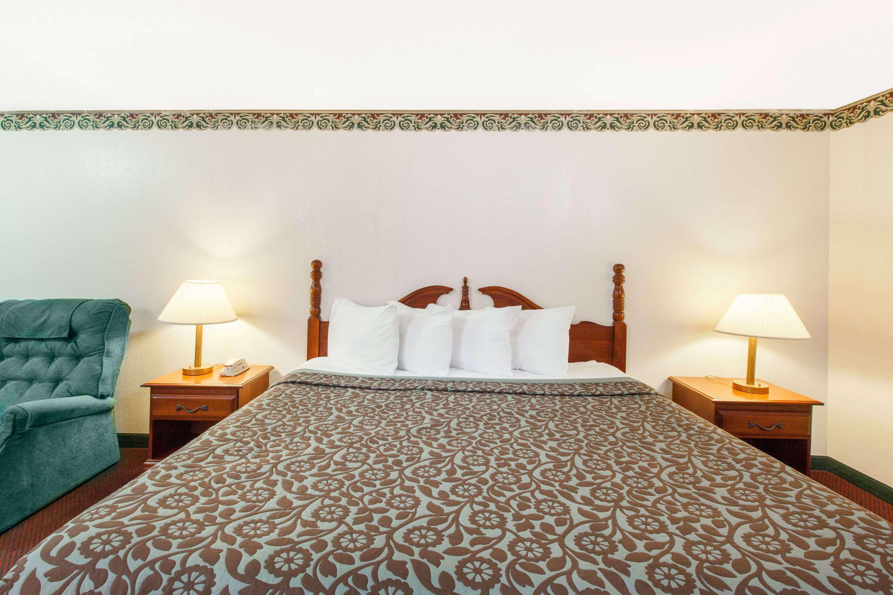Days Inn By Wyndham Erick Esterno foto
