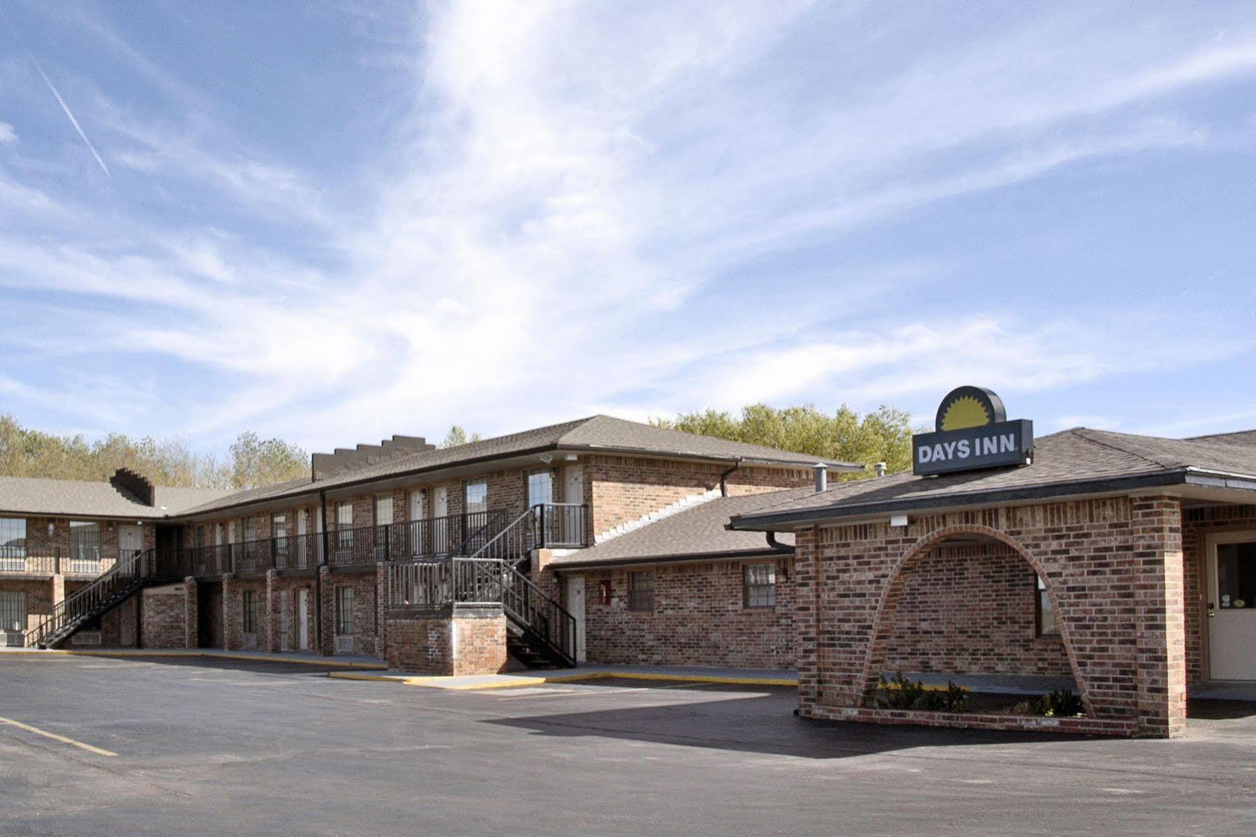 Days Inn By Wyndham Erick Esterno foto